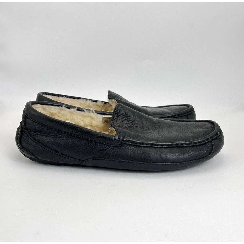 UGG Ascot Slipper Mens Size 11 Black Full Grain Leather Genuine Sheepskin 5379